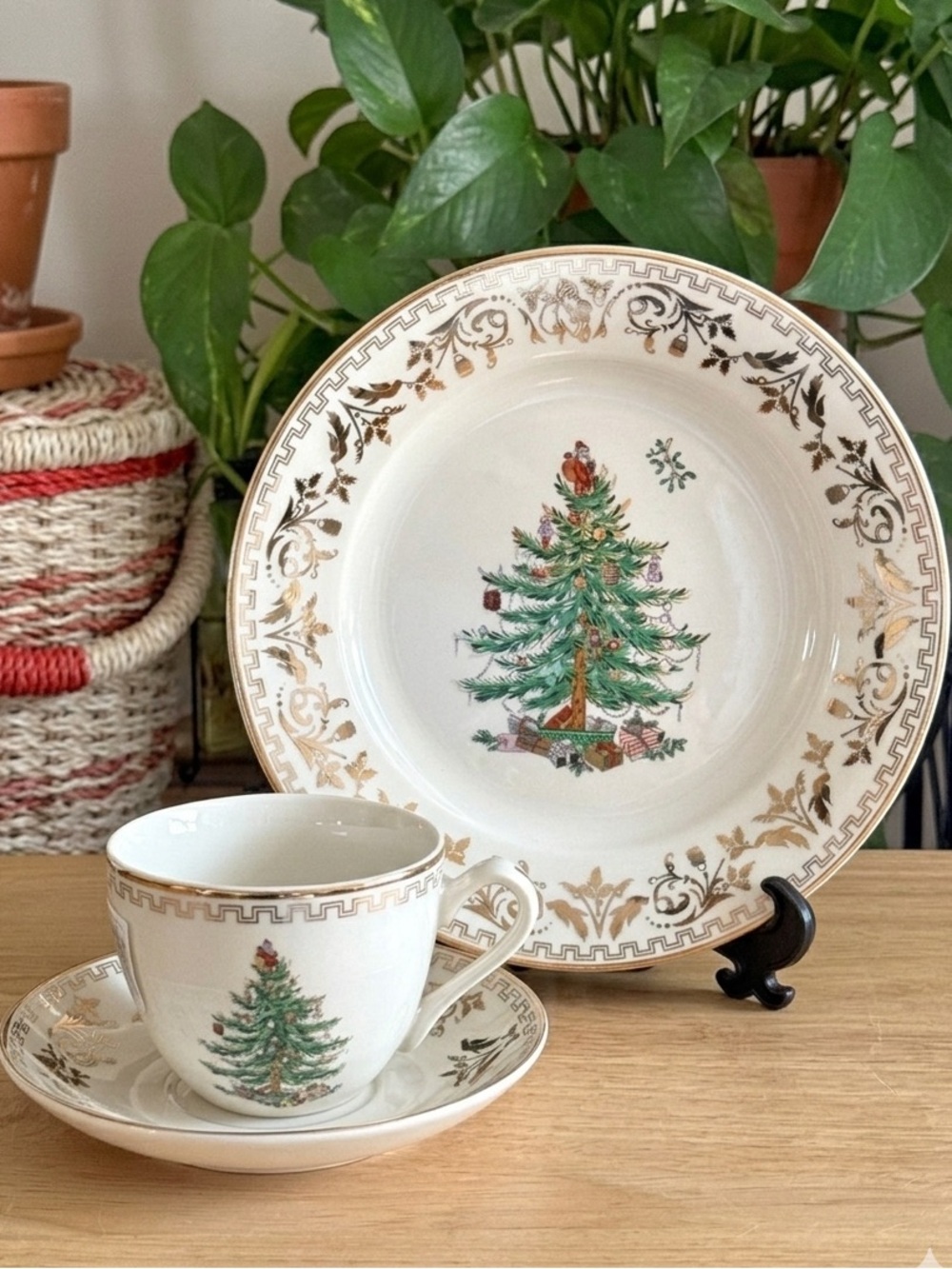 Spode Christmas Tree Gold Replacements 8in Plate w/ Teacup and Saucer 3-Pc Set